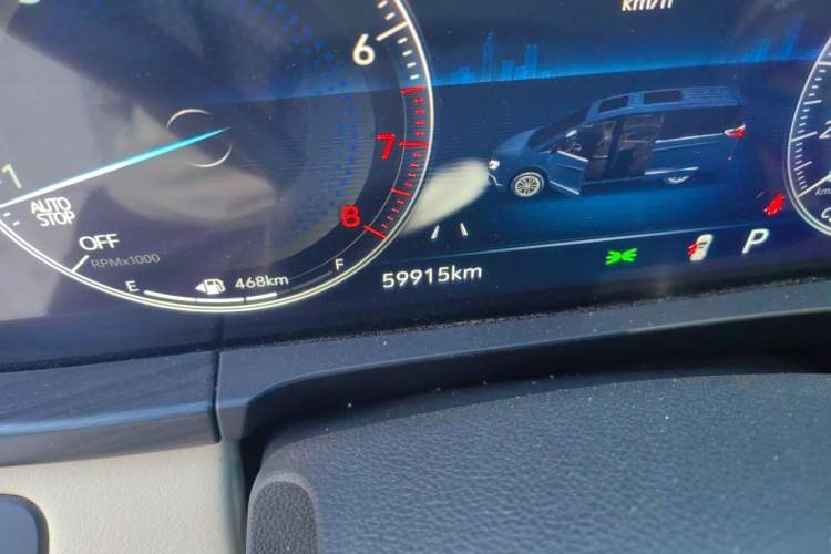 Used Buick GL8 2022 ES Land Cruiser 653T Luxury Model Odometer Close Up