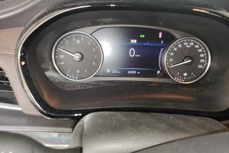 Used Buick GL8 2022 Land Cruiser Executive Class 652T Comfort Model Odometer Close Up
