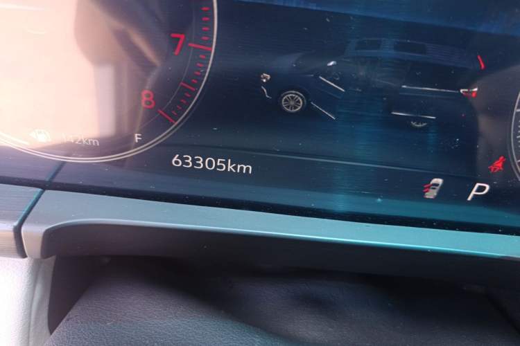 Used Buick GL8 2022 ES Landtrek 653T Comfort Edition Odometer Close Up