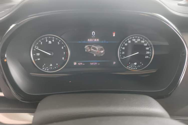Used Buick GL8 2022 Land Business Class 652T Luxury Model Odometer Close Up