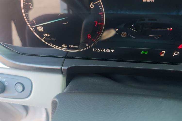 Used Buick GL8 2022 ES Landtrek 653T Comfort Edition Odometer Close Up