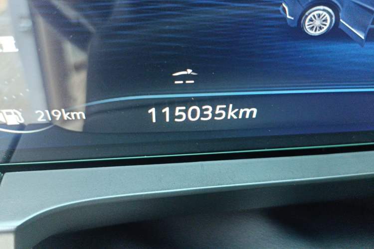 Used Buick GL8 2022 ES Landtrek 653T Luxury Edition Odometer Close Up