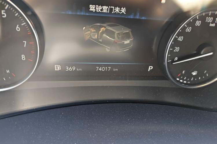 Used Buick GL8 2022 Land Cruiser Executive Class 652T Comfort Model Odometer Close Up
