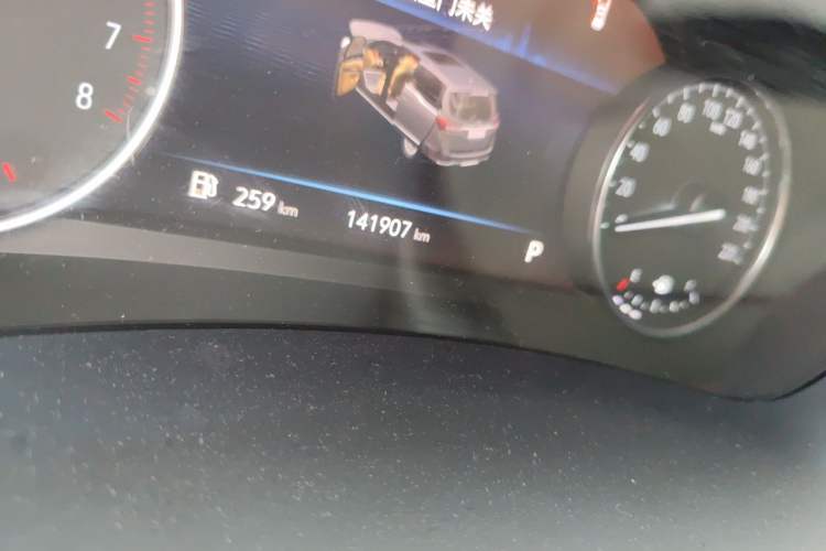 Used Buick GL8 2022 Land Cruiser Executive Class 652T Comfort Model Odometer Close Up