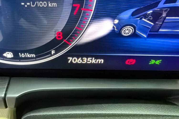 Used Buick GL8 2022 ES Landtrek 653T Luxury Edition Odometer Close Up