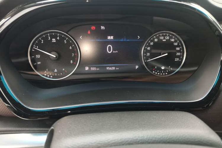 Used Buick GL8 2022 Land Business Class 652T Luxury Model Odometer Close Up