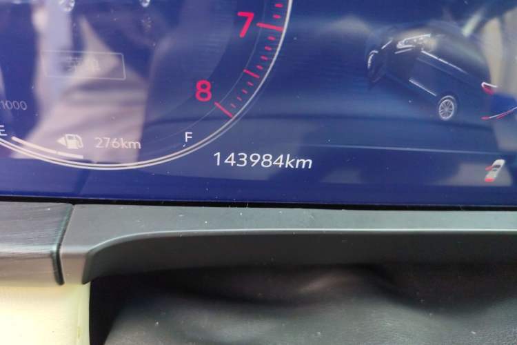 Used Buick GL8 2022 ES Landtrek 653T Comfort Edition Odometer Close Up