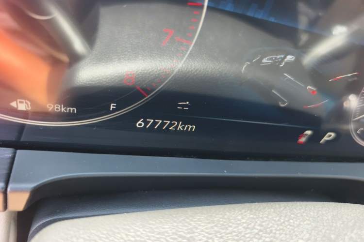 Used Buick GL8 2022 ES Landtrek 653T Flagship Model Odometer Close Up