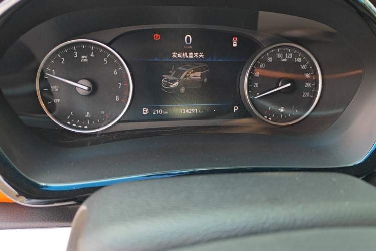 Used Buick GL8 2022 Land Business Class 652T Luxury Model Odometer Close Up