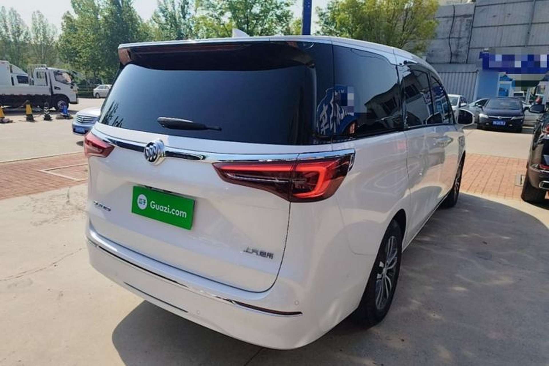 Used Buick GL8 2022 ES Landtrek 653T Luxury Edition Rear Right 45 Deg