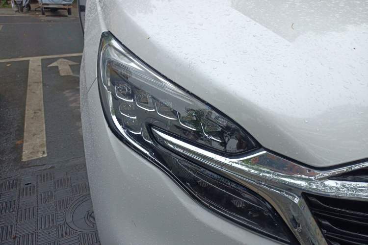 Used Buick GL8 2022 ES Landtrek 653T Luxury Edition Right Front Headlight