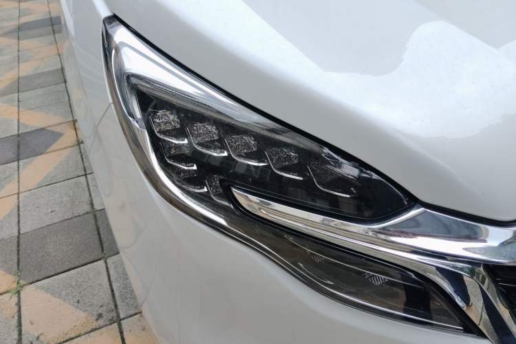 Used Buick GL8 2022 ES Landtrek 653T Luxury Edition Right Front Headlight