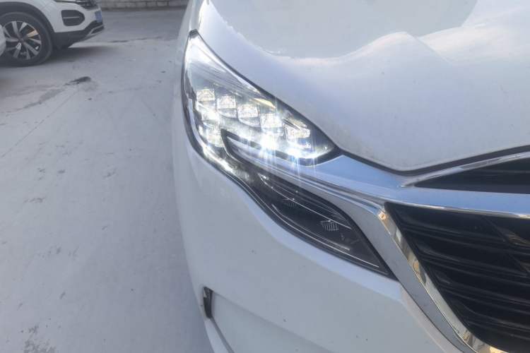 Used Buick GL8 2022 ES Landtrek 653T Comfort Edition Right Front Headlight
