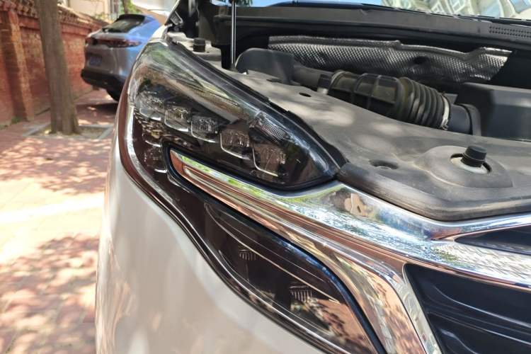Used Buick GL8 2022 ES Land Cruiser 653T Luxury Model Right Front Headlight