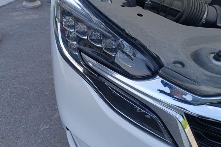 Used Buick GL8 2022 ES Landtrek 653T Comfort Edition Right Front Headlight