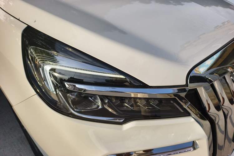 Used Buick GL8 2022 Land Cruiser Executive Class 652T Comfort Model Right Front Headlight