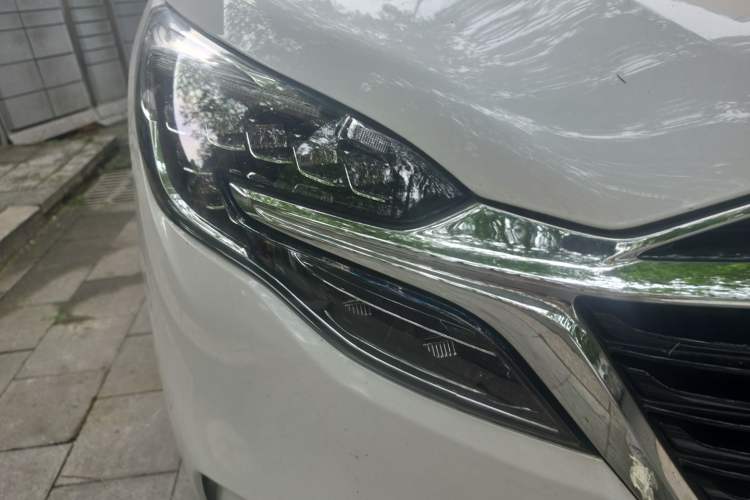 Used Buick GL8 2022 ES Landtrek 653T Luxury Edition Right Front Headlight