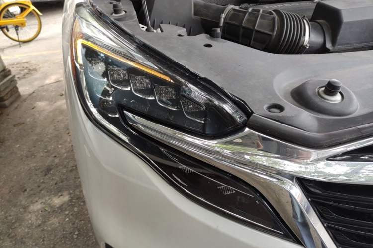 Used Buick GL8 2022 ES Landtrek 653T Comfort Edition Right Front Headlight