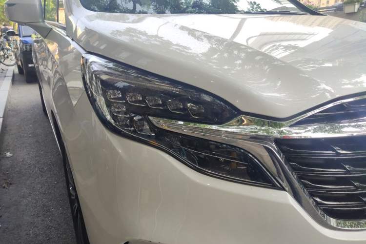 Used Buick GL8 2022 ES Landtrek 653T Flagship Model Right Front Headlight
