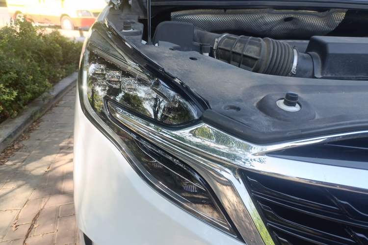 Used Buick GL8 2022 ES Landtrek 653T Luxury Edition Right Front Headlight