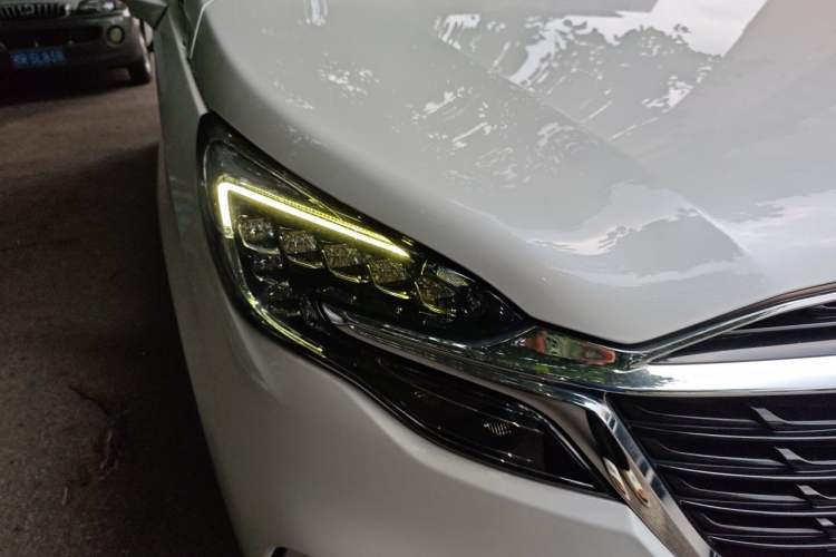 Used Buick GL8 2022 ES Landtrek 653T Comfort Edition Right Front Headlight