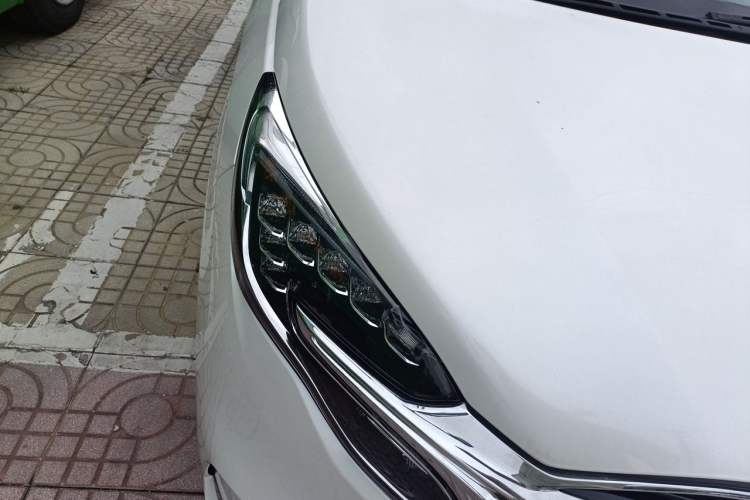 Used Buick GL8 2022 ES Landtrek 653T Luxury Edition Right Front Headlight