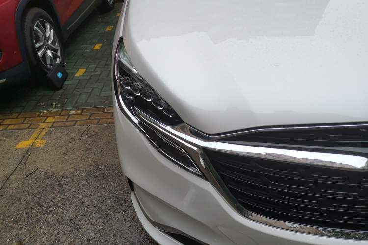 Used Buick GL8 2022 ES Landtrek 653T Luxury Edition Right Front Headlight