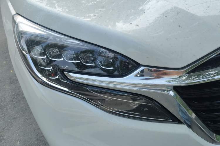 Used Buick GL8 2022 ES Landtrek 653T Luxury Edition Right Front Headlight
