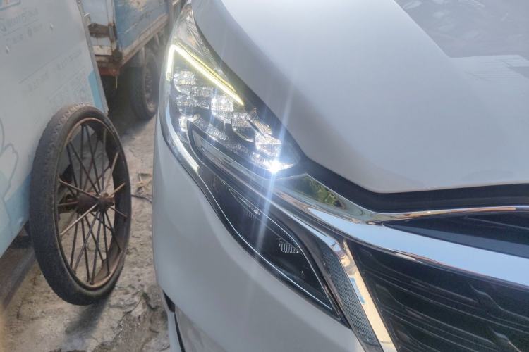 Used Buick GL8 2022 ES Landtrek 653T Comfort Edition Right Front Headlight
