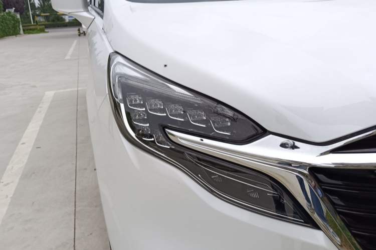 Used Buick GL8 2022 ES Landtrek 653T Luxury Edition Right Front Headlight