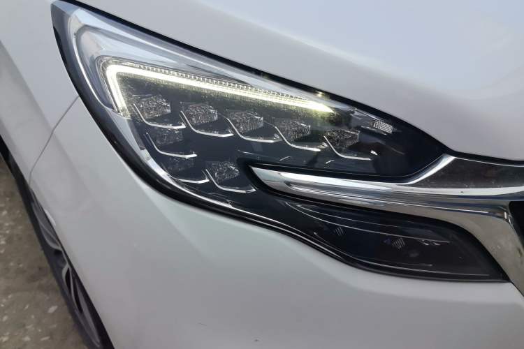 Used Buick GL8 2022 ES Landtrek 653T Comfort Edition Right Front Headlight