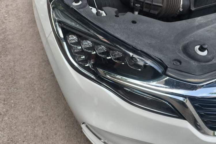 Used Buick GL8 2022 ES Landtrek 653T Luxury Edition Right Front Headlight