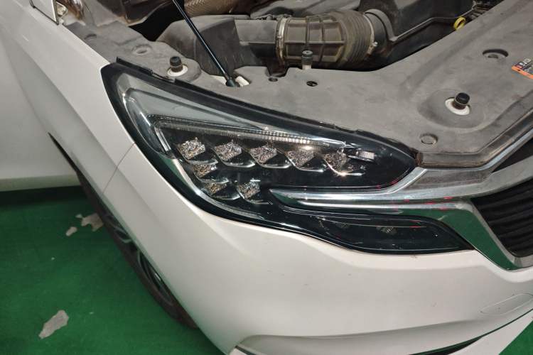 Used Buick GL8 2022 ES Landtrek 653T Luxury Edition Right Front Headlight