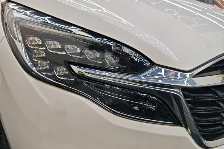 Used Buick GL8 2022 ES Land Cruiser 653T Luxury Model Right Front Headlight