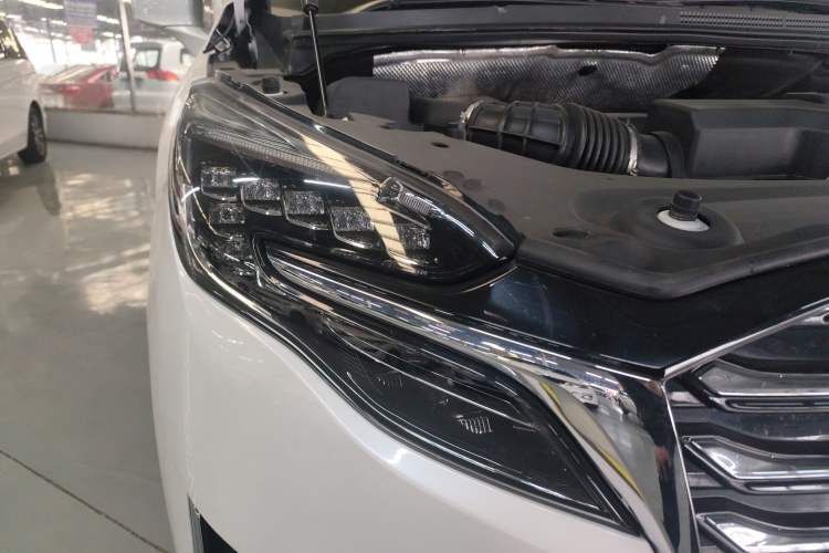 Used Buick GL8 2022 ES Landtrek 653T Luxury Edition Right Front Headlight
