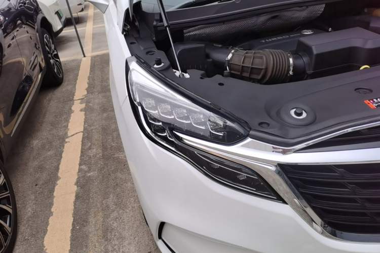 Used Buick GL8 2022 ES Landtrek 653T Luxury Edition Right Front Headlight