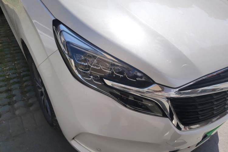 Used Buick GL8 2022 ES Landtrek 653T Luxury Edition Right Front Headlight