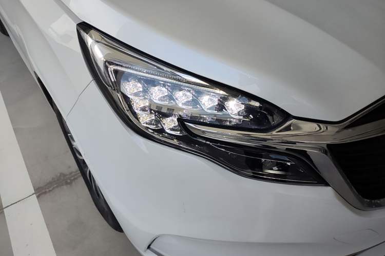 Used Buick GL8 2022 ES Landtrek 653T Luxury Edition Right Front Headlight
