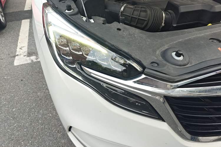 Used Buick GL8 2022 ES Landtrek 653T Comfort Edition Right Front Headlight