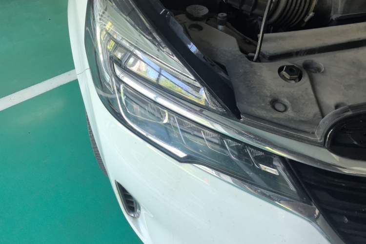 Used Buick GL8 2022 Land Business Class 652T Luxury Model Right Front Headlight