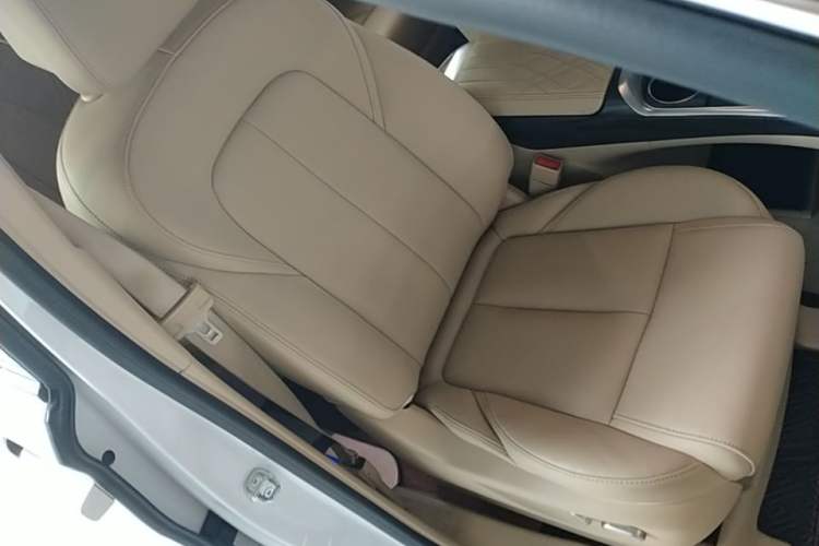 Used Buick GL8 2022 ES Landtrek 653T Luxury Edition Right Front Seat