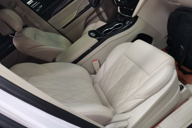 Used Buick GL8 2022 ES Landtrek 653T Comfort Edition Right Front Seat