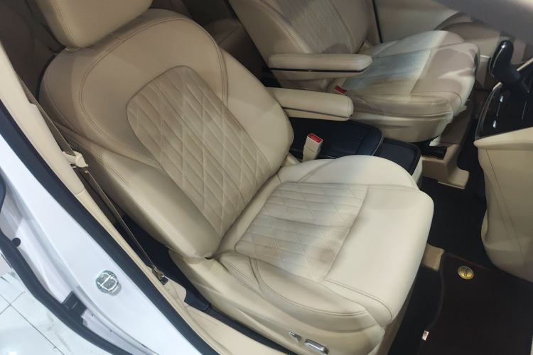 Used Buick GL8 2022 ES Land Cruiser 653T Luxury Model Right Front Seat