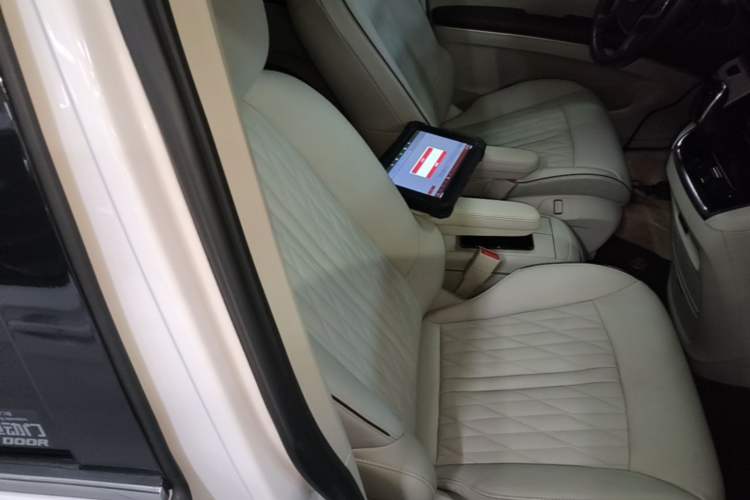 Used Buick GL8 2022 Land Business Class 652T Luxury Model Right Front Seat