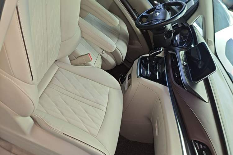 Used Buick GL8 2022 Land Business Class 652T Luxury Model Right Front Seat