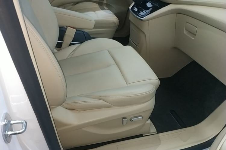 Used Buick GL8 2022 ES Landtrek 653T Luxury Edition Right Front Seat