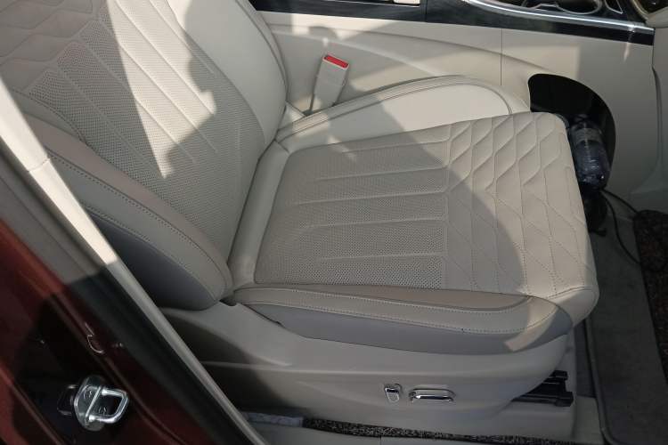 Used Buick GL8 2022 ES Landtrek 653T Comfort Edition Right Front Seat