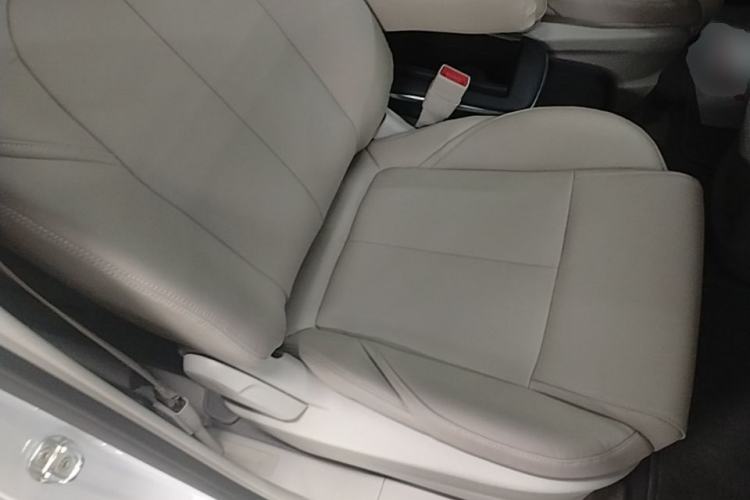 Used Buick GL8 2022 ES Landtrek 653T Comfort Edition Right Front Seat