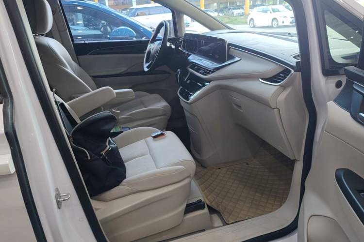 Used Buick GL8 2022 ES Landtrek 653T Comfort Edition Right Front Seat