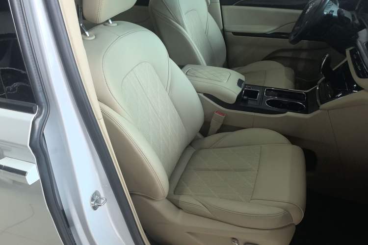 Used Buick GL8 2022 ES Land Cruiser 653T Luxury Model Right Front Seat